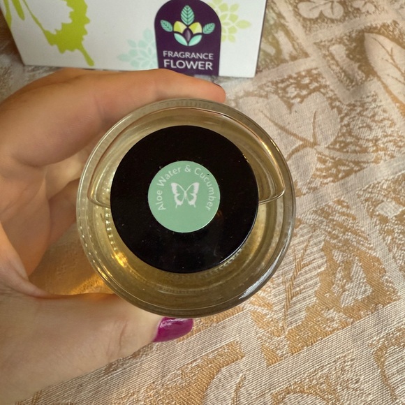 Authentic Scentsy Fragrance Flower Aloe & Cucumber - Picture 3 of 3